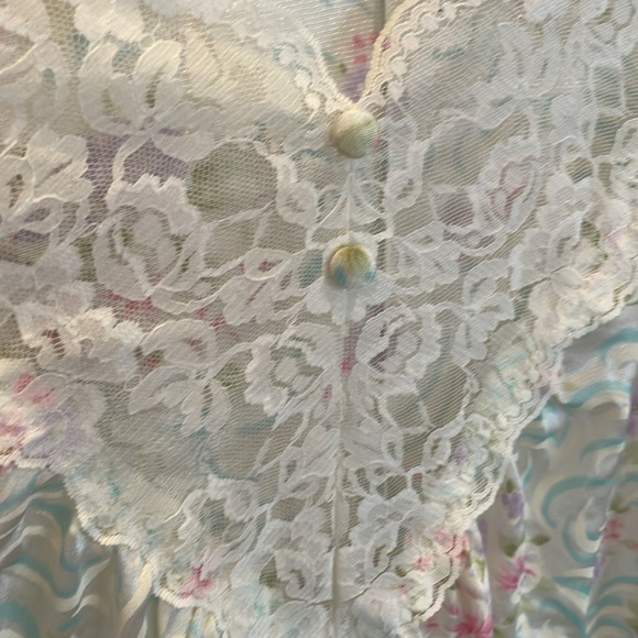Floral and lace vintage nightgown - Picture 4 of 8